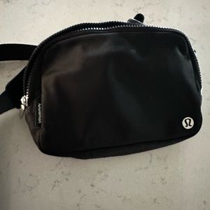 XL black lululemon belt bag